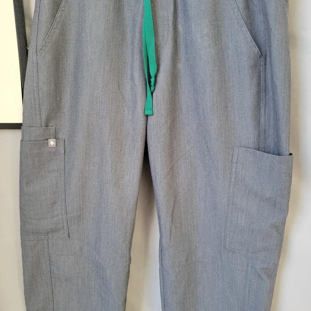 Figs Men's Axim Cargo Technical Collection Scrub Pants Gray Green S Short